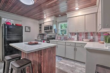Lake Charles Home: 1 Mi To Public Boat Launch