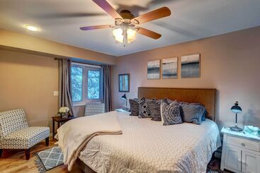 קוטג'' Lakefront Fairbanks Home W/ Private Beach!
