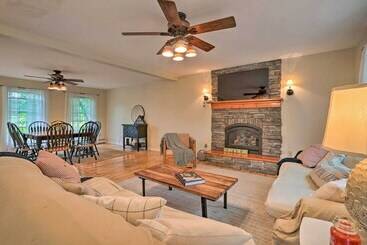 Lakefront Homer Abode W/ Patio & Backyard!