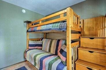 Large Ruidoso Home W/ Stunning Views & Hot Tub!