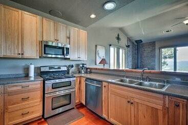 Large Ruidoso Home W/ Stunning Views & Hot Tub!