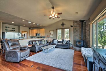 Large Ruidoso Home W/ Stunning Views & Hot Tub!