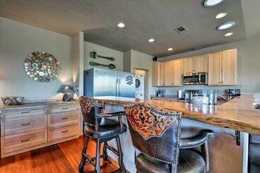 Large Ruidoso Home W/ Stunning Views & Hot Tub!