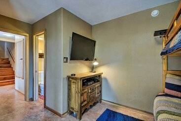 Large Ruidoso Home W/ Stunning Views & Hot Tub!