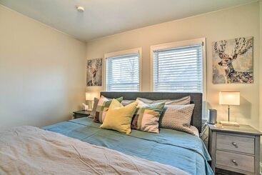 Lovely Dearborn Home W/ Gas Grill & Backyard!