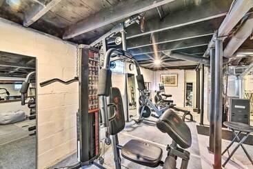 Lovely Dearborn Home W/ Gas Grill & Backyard!