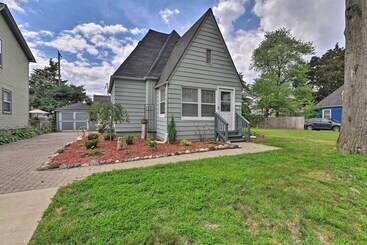Lovely Dearborn Home W/ Gas Grill & Backyard!