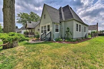 Lovely Dearborn Home W/ Gas Grill & Backyard!