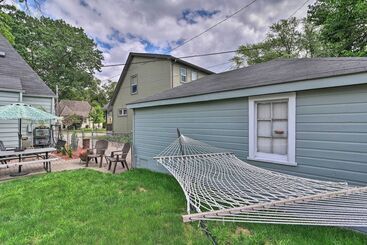 Lovely Dearborn Home W/ Gas Grill & Backyard!