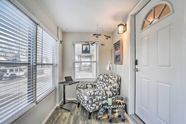 Lovely Dearborn Home W/ Gas Grill & Backyard!