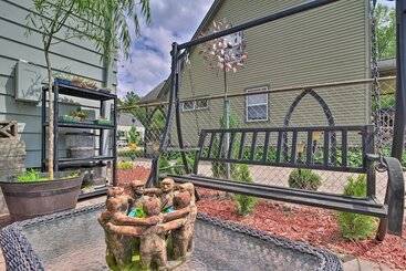 Lovely Dearborn Home W/ Gas Grill & Backyard!