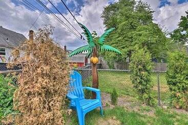 Lovely Dearborn Home W/ Gas Grill & Backyard!