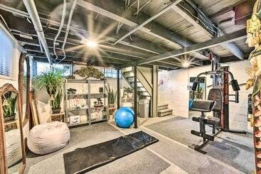 Lovely Dearborn Home W/ Gas Grill & Backyard!