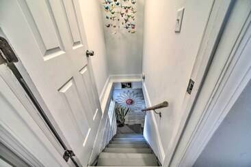 Lovely Dearborn Home W/ Gas Grill & Backyard!