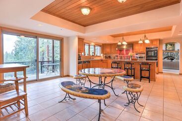 Mountain Chalet   1 Mi To Skiing & Incline Village