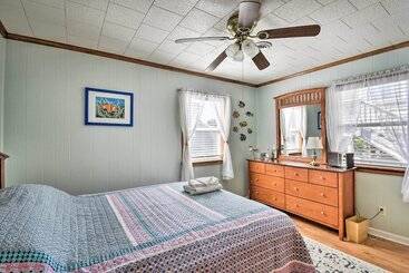 Nags Head Cottage: Screened Porch, Walk To Beach!