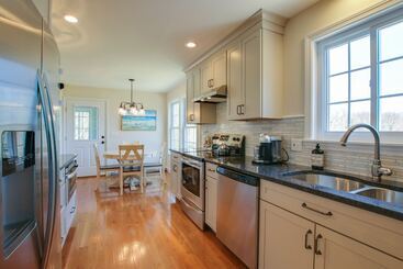 Charming Home W/ Yard: Steps To Pawcatuck River!