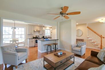 Charming Home W/ Yard: Steps To Pawcatuck River!