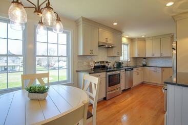 Charming Home W/ Yard: Steps To Pawcatuck River!