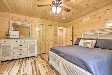 コテージ Pet Friendly Lakeview Cabin W/ Hot Tub!