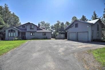 Plattsburgh Home W/ Deck On Lake Champlain