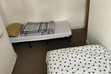 اقامتگاه 2 Bed House In Chesterfield Free Parking Garden