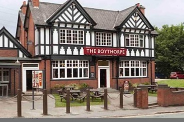 اقامتگاه 2 Bed House In Chesterfield Free Parking Garden