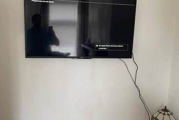 اقامتگاه 2 Bed House In Chesterfield Free Parking Garden
