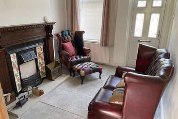اقامتگاه 2 Bed House In Chesterfield Free Parking Garden