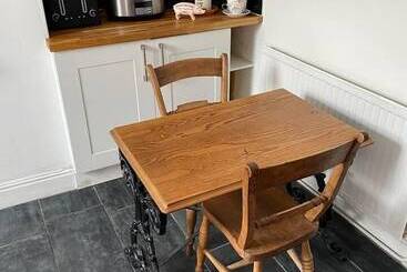 اقامتگاه 2 Bed House In Chesterfield Free Parking Garden