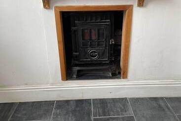 اقامتگاه 2 Bed House In Chesterfield Free Parking Garden