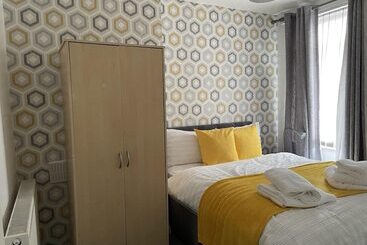 اقامتگاه Charming 2 Bed House In Wavertree Liverpool