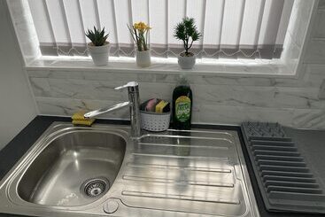 اقامتگاه Charming 2 Bed House In Wavertree Liverpool