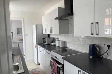 اقامتگاه Charming 2 Bed House In Wavertree Liverpool