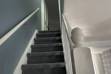 اقامتگاه Charming 2 Bed House In Wavertree Liverpool