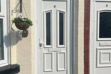 اقامتگاه Charming 2 Bed House In Wavertree Liverpool