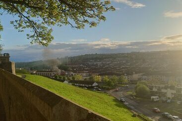 اقامتگاه Helens House Derry City Centre Remarkable 3 Bed