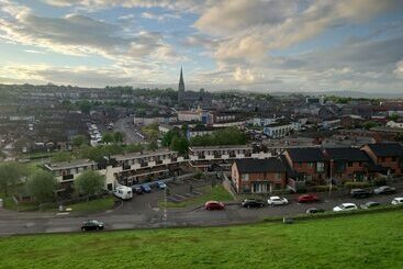 اقامتگاه Helens House Derry City Centre Remarkable 3 Bed