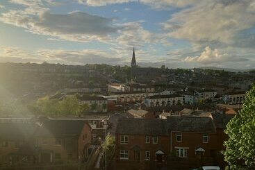 اقامتگاه Helens House Derry City Centre Remarkable 3 Bed
