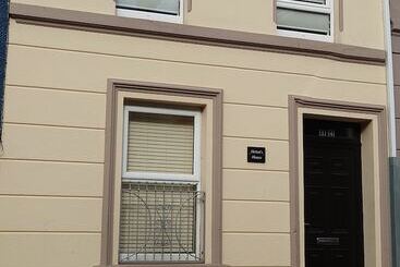 اقامتگاه Helens House Derry City Centre Remarkable 3 Bed