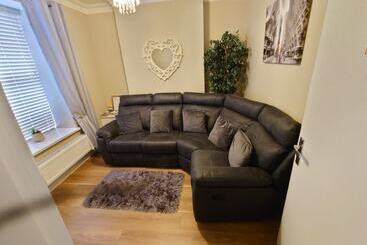 اقامتگاه Helens House Derry City Centre Remarkable 3 Bed
