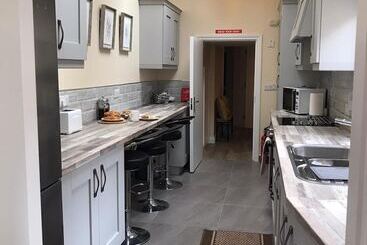 اقامتگاه Helens House Derry City Centre Remarkable 3 Bed