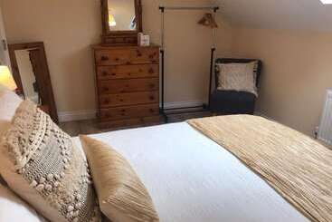 اقامتگاه Helens House Derry City Centre Remarkable 3 Bed