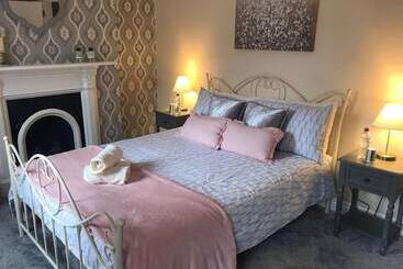 اقامتگاه Helens House Derry City Centre Remarkable 3 Bed