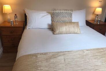 اقامتگاه Helens House Derry City Centre Remarkable 3 Bed