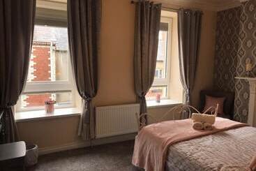 اقامتگاه Helens House Derry City Centre Remarkable 3 Bed