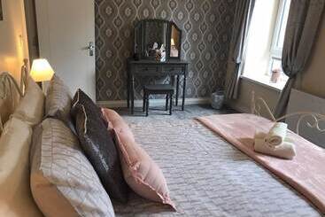 اقامتگاه Helens House Derry City Centre Remarkable 3 Bed