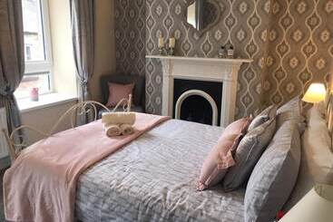 اقامتگاه Helens House Derry City Centre Remarkable 3 Bed