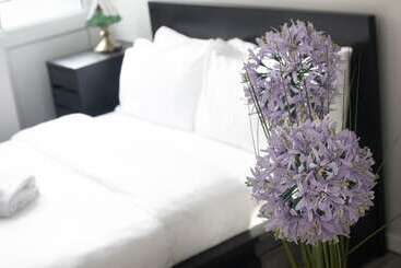 اقامتگاه Immaculate 4 Bed House In Southampton