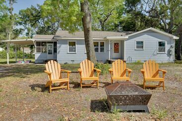 Retro Bay Cottage Near Destin, Dog Friendly!